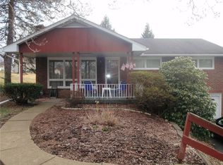 724 Golf Course Rd, Aliquippa, PA 15001