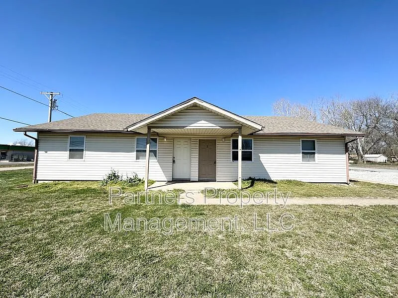 97 Pine Ave #3
