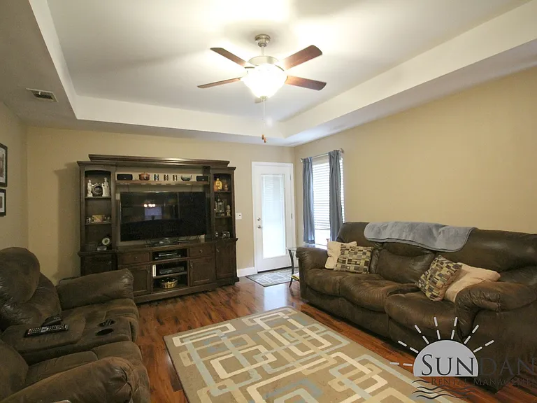1719 Pine Ave — Photo 6