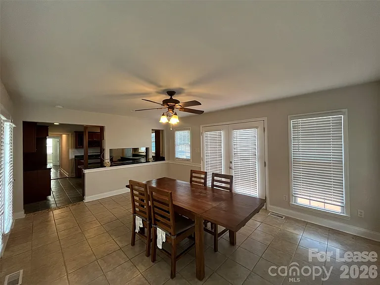 1120 Hensley Rd W — Photo 6