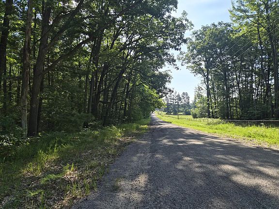 5th image of W Pinewood Dr