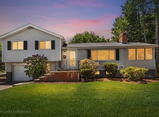 4 June Ln, Newton, MA 02459