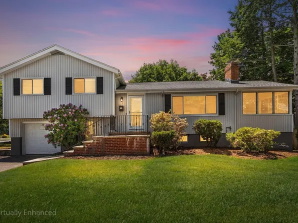 4 June Ln, Newton, MA 02459