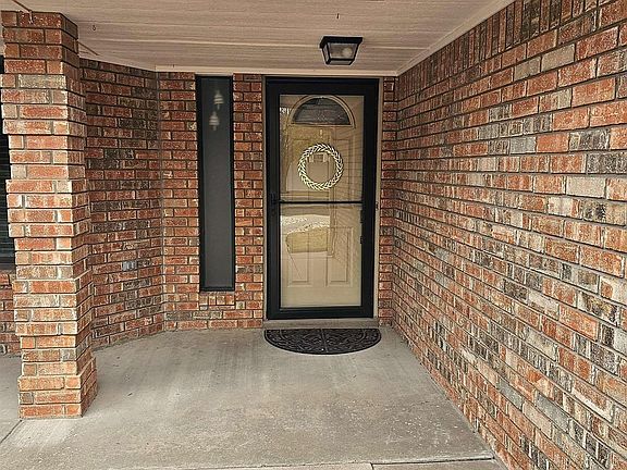 3rd image of 3111 Mesa Verde St