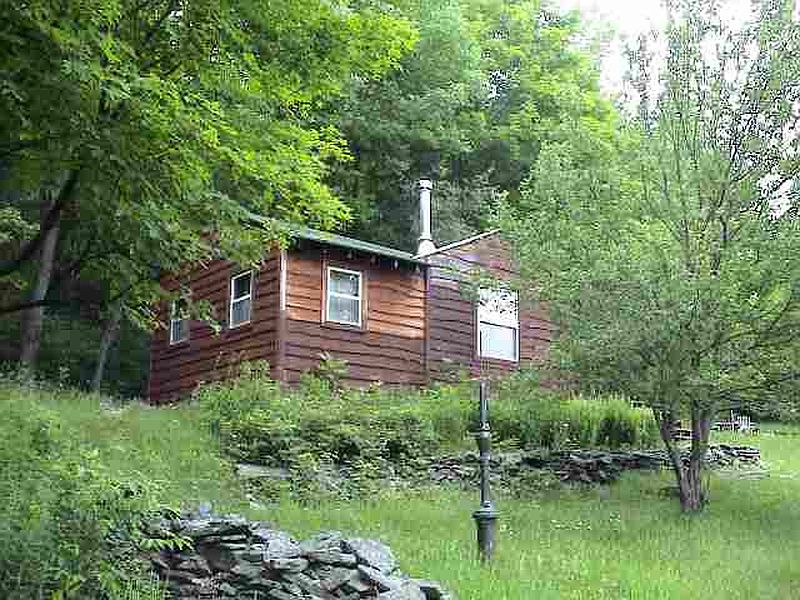 3rd image of 141 DEAD END Road