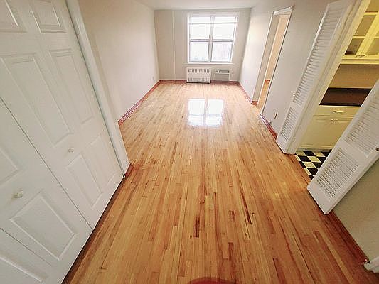 3rd image of 66-15 Thornton Pl #6EE