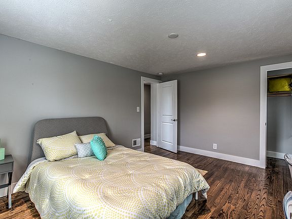 4th image of 3057 S 41st St #3