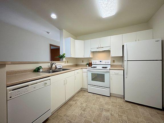 4th image of 6162 Dell Dr #110