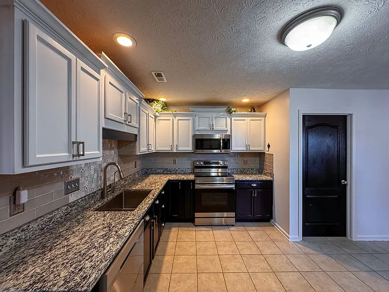 5929 Blue Sky Ln — Photo 12
