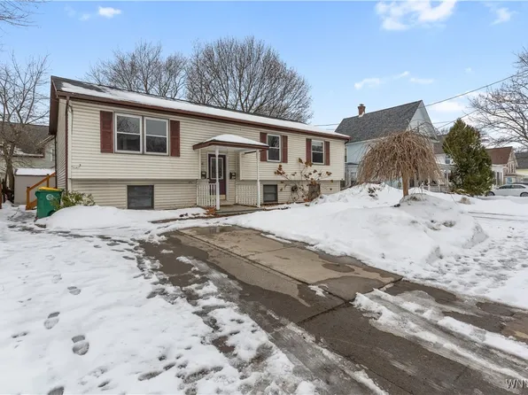 18 Hunt Ave, Hamburg, NY 14075