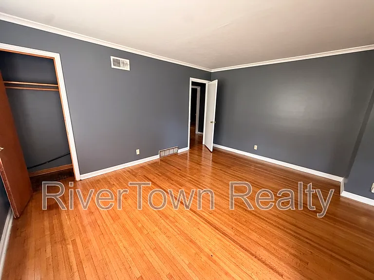 1517 Baxter Ave — Photo 3