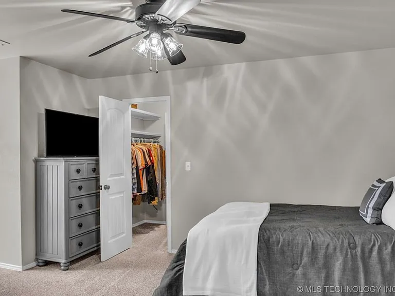 1200 S Laurel Ave — Photo 11