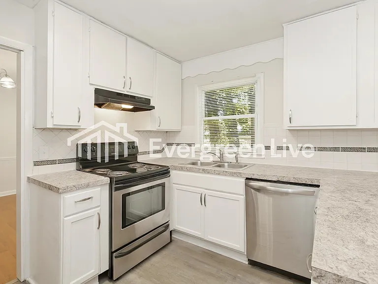 3410 Winchester Dr — Photo 6