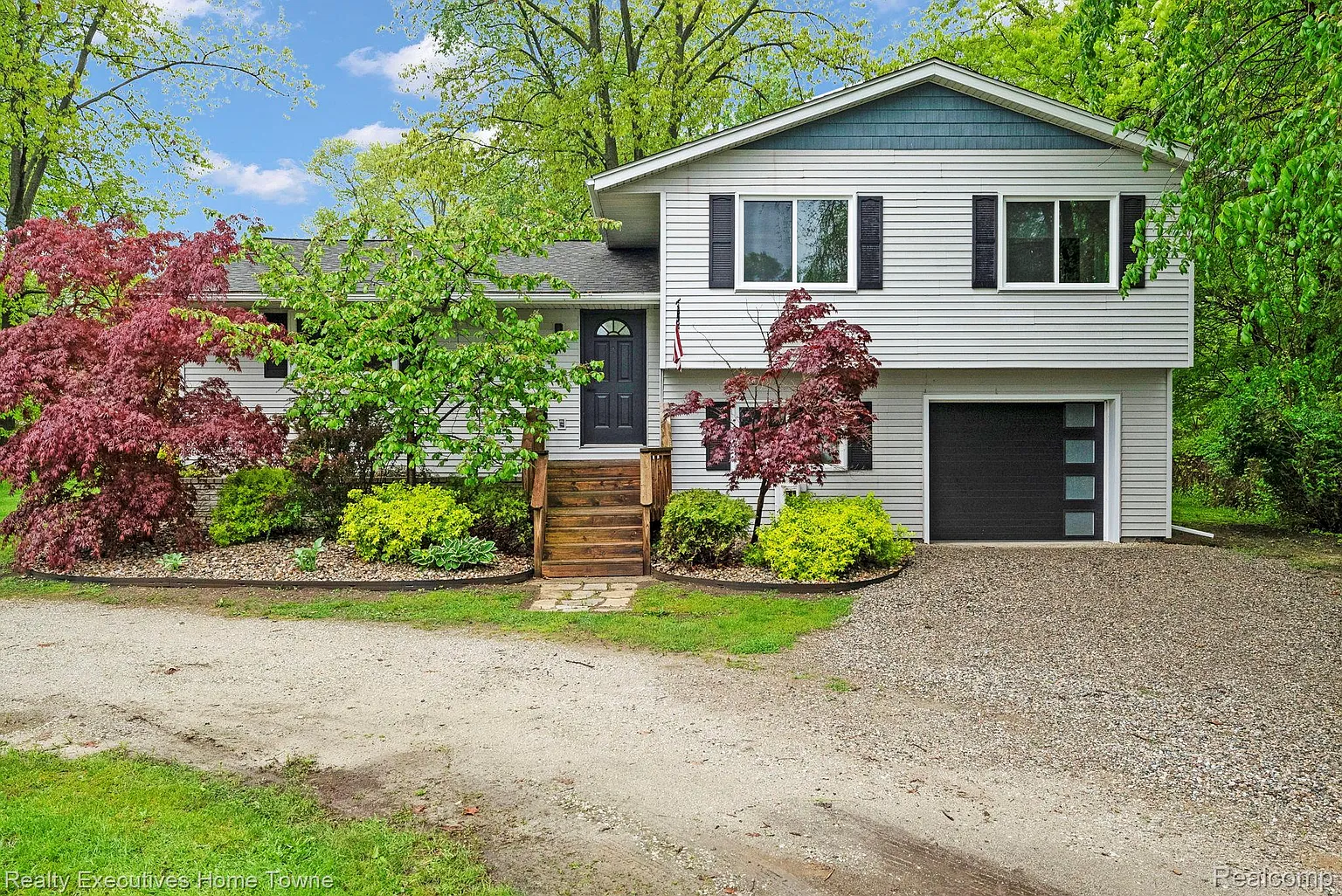 5851 Lakeshore Rd photo 1