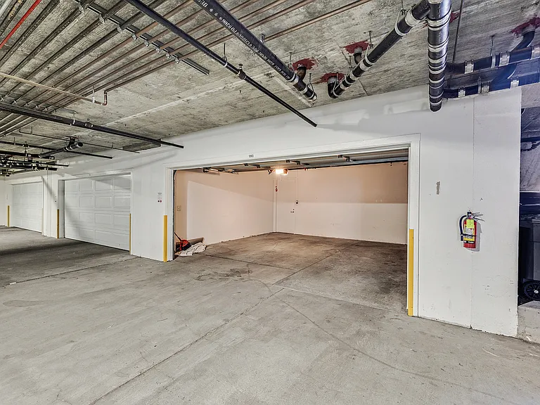 1083 Hyde St — Photo 28