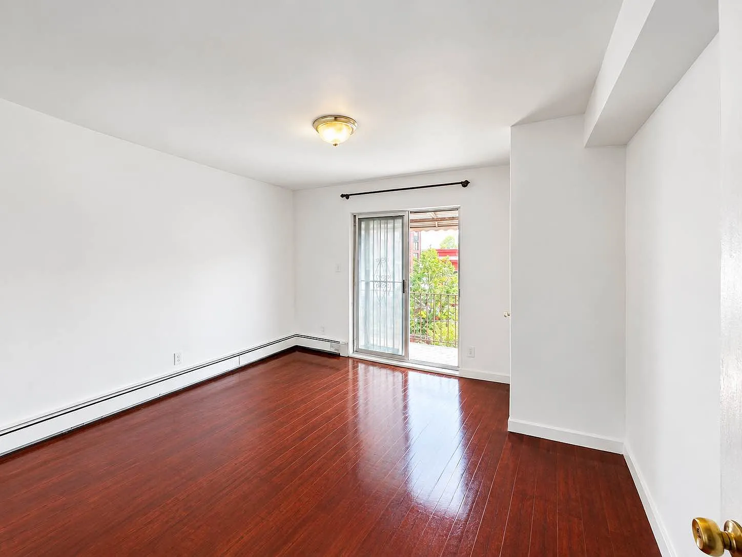 11-59 Welling Court — Photo 3