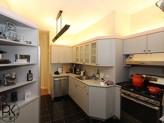 4th image of 645 Manhattan Ave APT 3R
