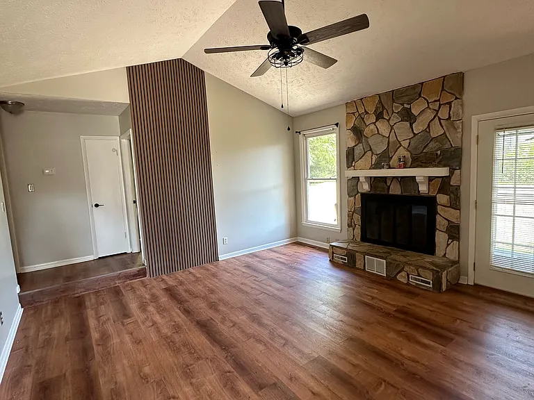 6338 Hawfield Dr — Photo 6