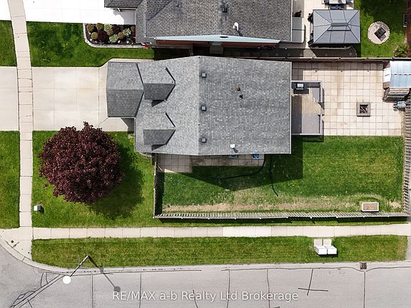 4th image of 169 Diefenbaker Dr