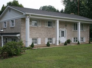 38 Meadow Ln, Smoketown, PA 17576