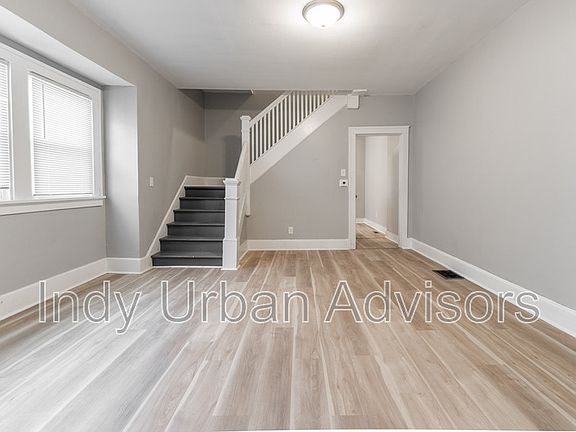 3rd image of 4823 E New York St