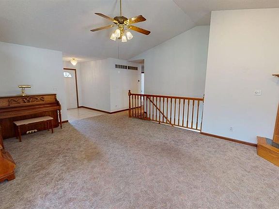 3rd image of 1302 W Cloverfield