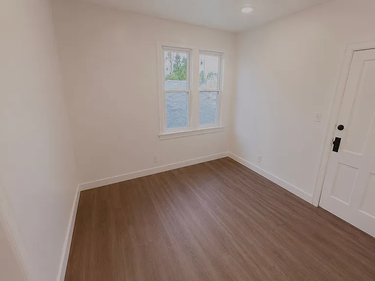 404 S Van Buren St — Photo 8
