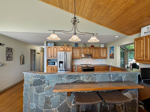 5th image of 8697 Saint Ives Rd