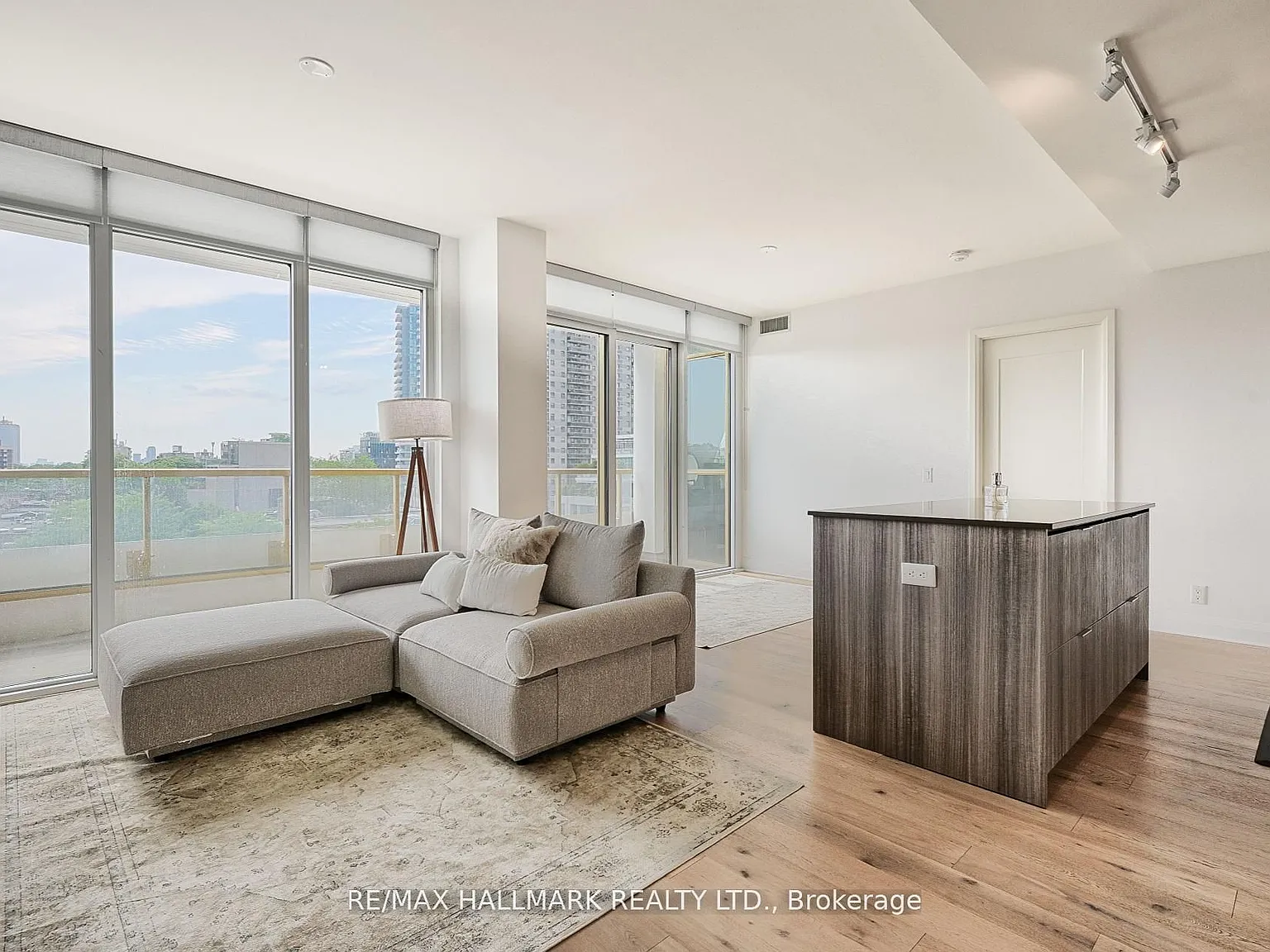 151 The Avenue — Photo 4