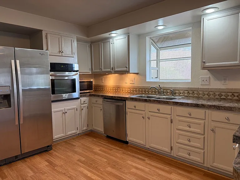 204 Hillcrest Dr — Photo 11
