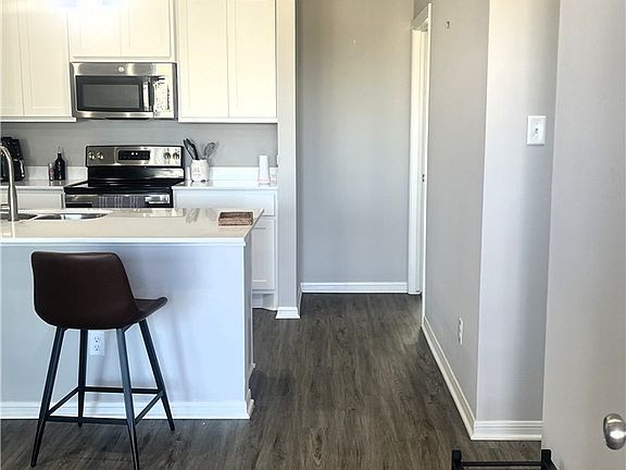 3rd image of 1326 Prairie Dr #1021