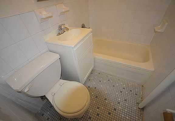 5th image of 300 E 92nd St APT 4B