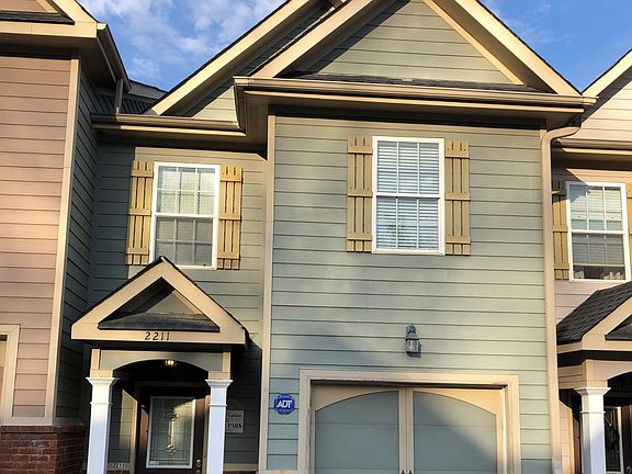 2nd image of 2211 River Park Ct