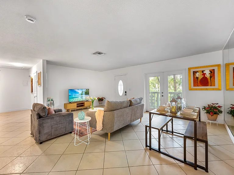 living room/dining room