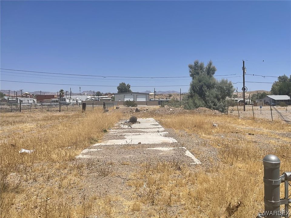 1st image of 400 River Glen