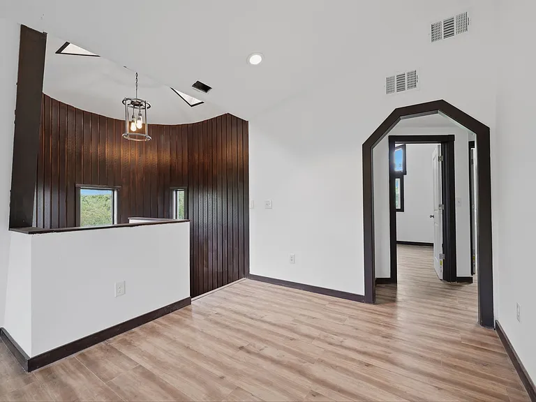 15017 Dayton Dr — Photo 8