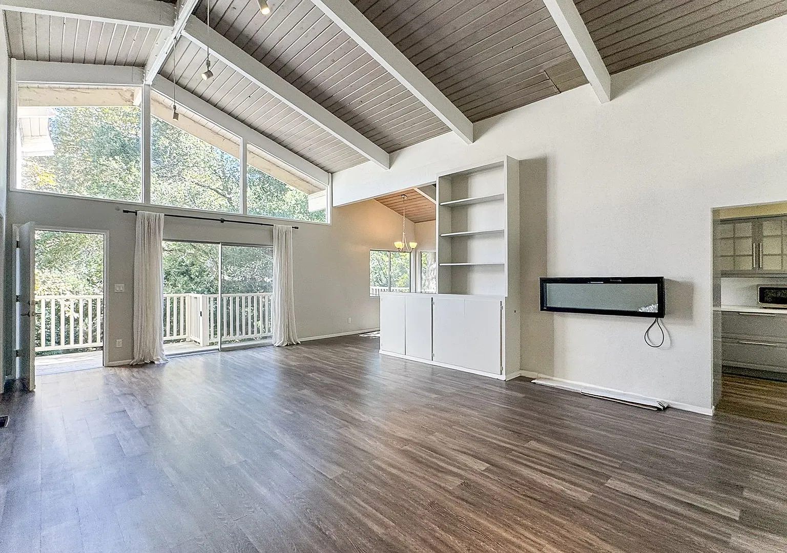 Upper Mandeville Canyon - Stunning Oasis — Photo 2