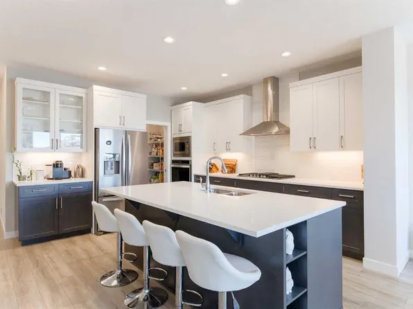 415 S Rivercrest Blvd, Cochrane, AB T4C 2V1