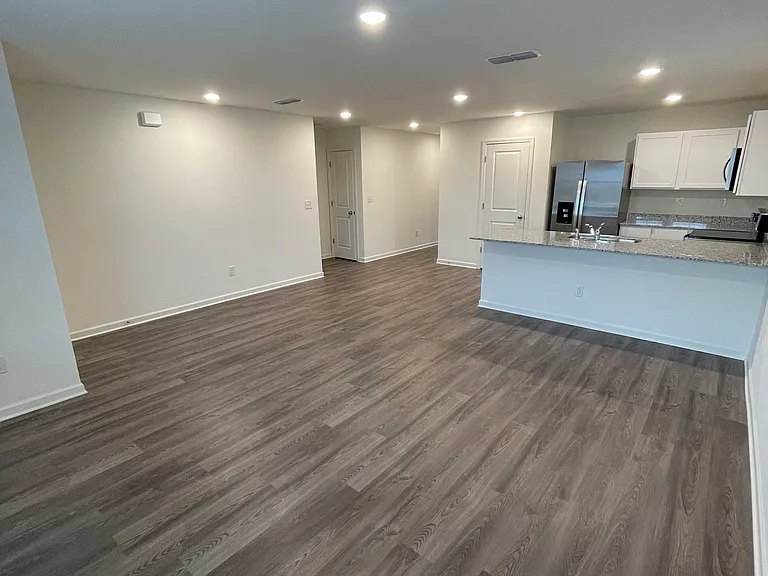 154 Lochwolde Dr — Photo 3