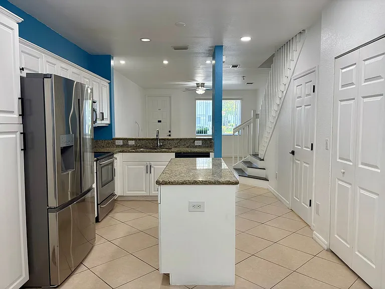 1956 Alamanda Way — Photo 7