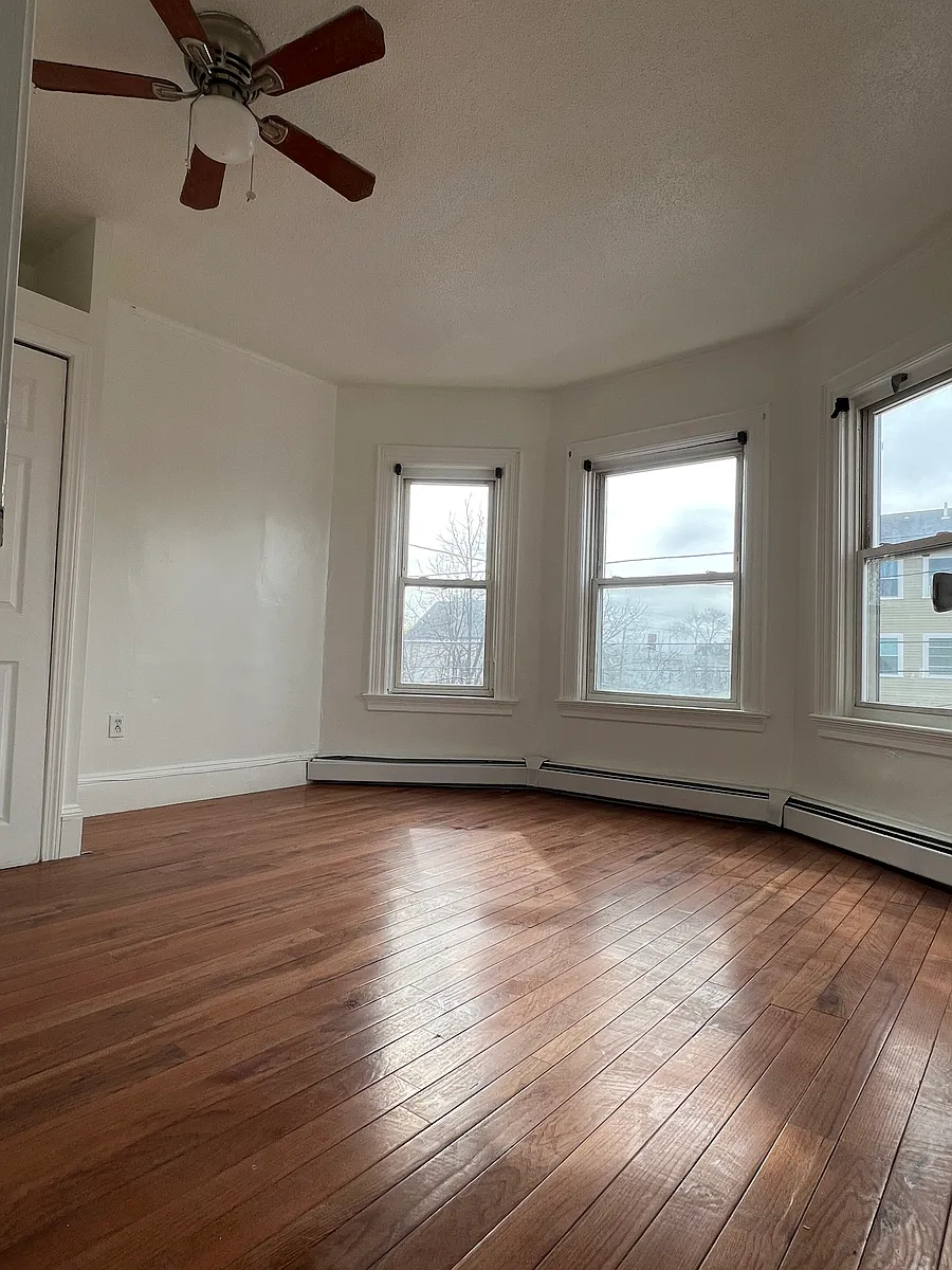 Building Photo - 41 Laura St #2