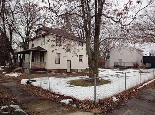 2nd image of 1425 Center St
