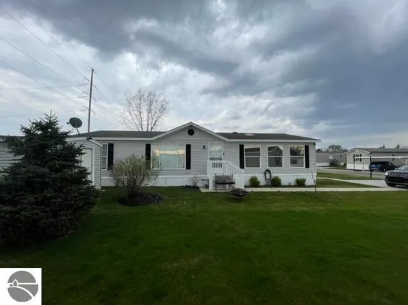 3211 Pipes Cir, Alma, MI 48801