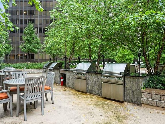 5th image of 335 E Ontario St #2-2506