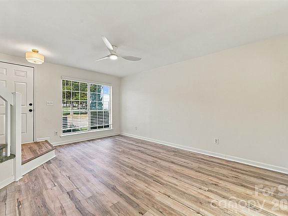 5th image of 8231 Circle Tree Ln