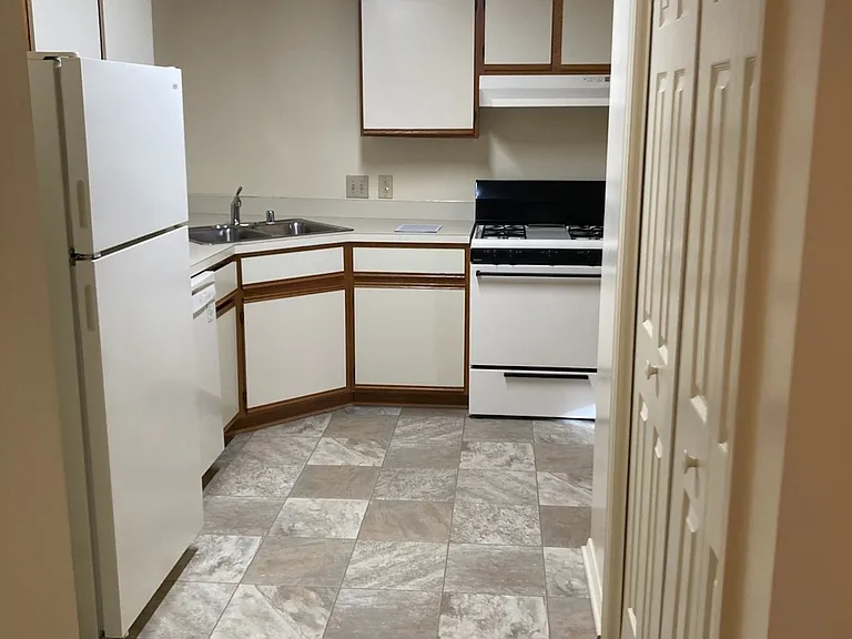 534 Pangborn Blvd #F — Photo 7