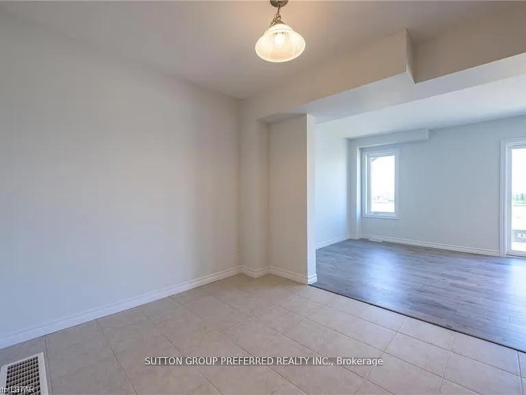 375 Kennington Way — Photo 6