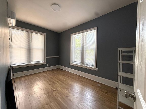 4th image of 4618 Wayne Ave #2F