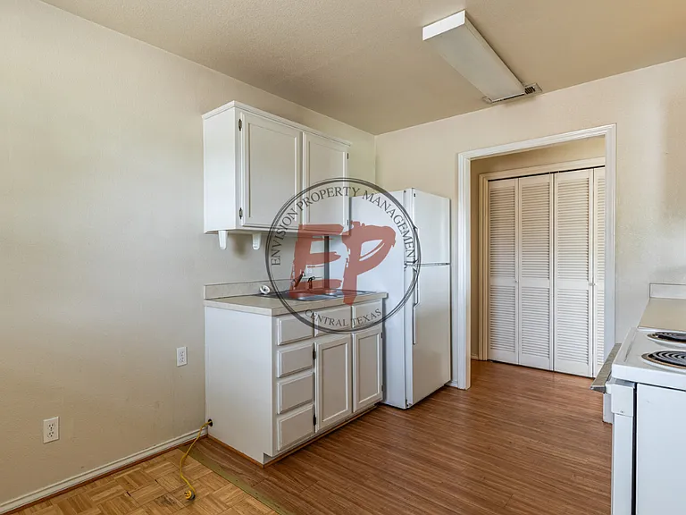 520 E Live Oak St #B — Photo 9