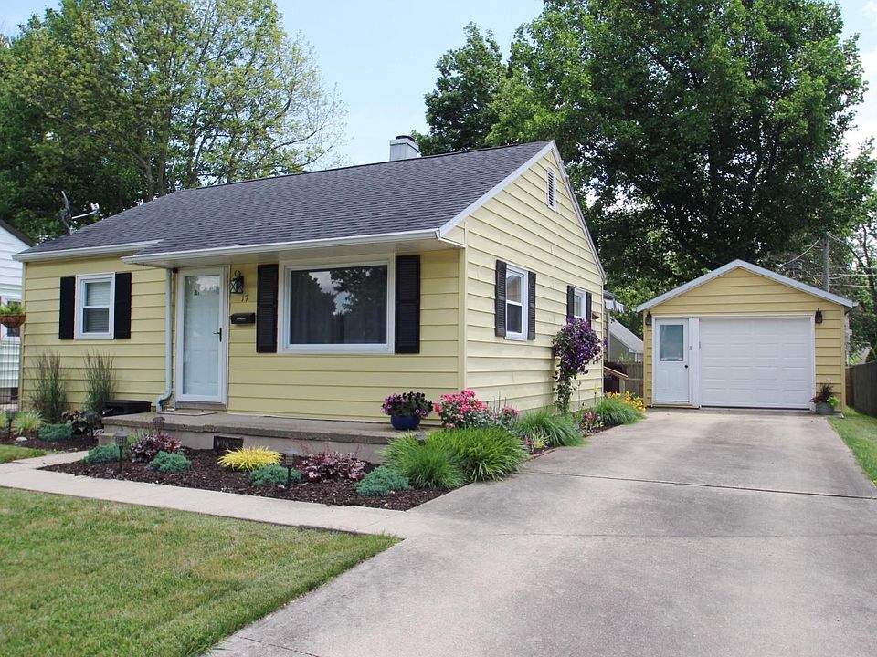 1st image of 17 Broadmoor Dr